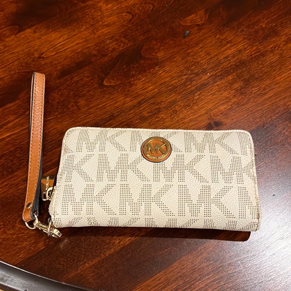 Michael Kors wristlet purse